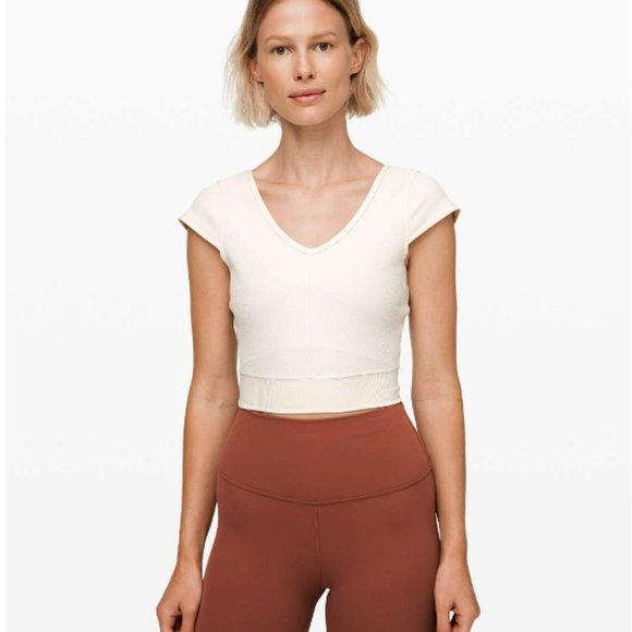 Looking for Lululemon Ready to Rise Short Sleeve Size 6 - Picture 6 of 7